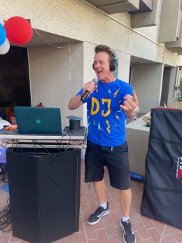 DJ