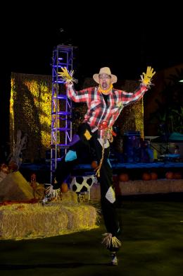 stilt-walker-obediah-2-1